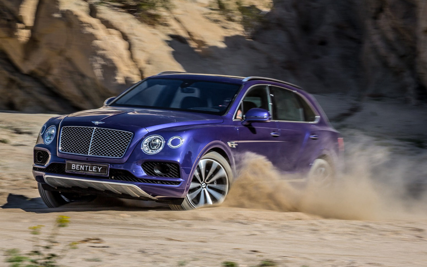 Maserati Q4 Price >> Comparison - Maserati Levante S 2017 - vs - Bentley ... Maserati Q4 Price >> Comparison - Maserati Levante S 2017 - vs - Bentley ...